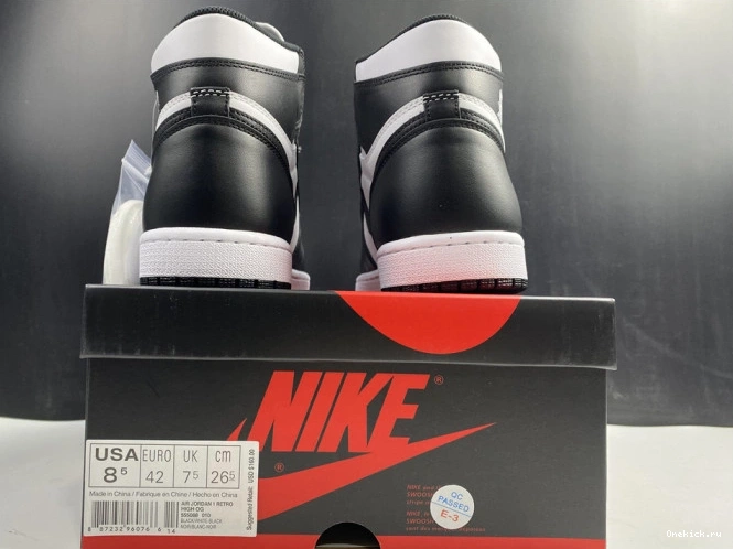 One Kick Jordan 1 Retro (2014) Air Black 555088-010 White 0810